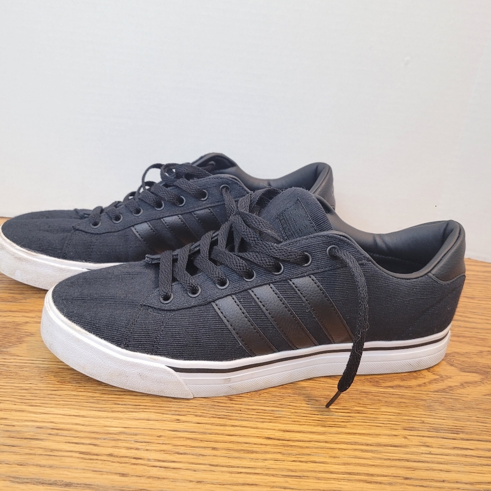 Adidas Men's Black and White Cloud Foam Sneakers Size 10